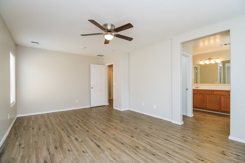 2,050/Mo, 3884 E Santa Fe Ln Gilbert, AZ 85297 Main Bedroom View 2