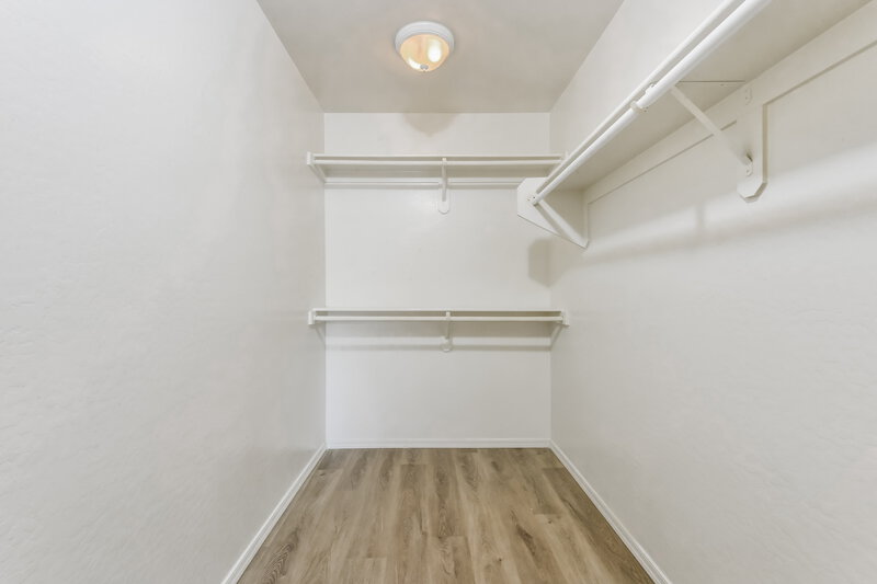 2,105/Mo, 3884 E Santa Fe Ln Gilbert, AZ 85297 Walk In Closet View