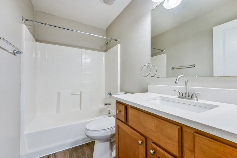 2,105/Mo, 3884 E Santa Fe Ln Gilbert, AZ 85297 Bathroom View
