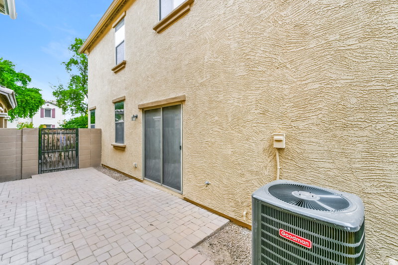2,105/Mo, 3884 E Santa Fe Ln Gilbert, AZ 85297 Rear View