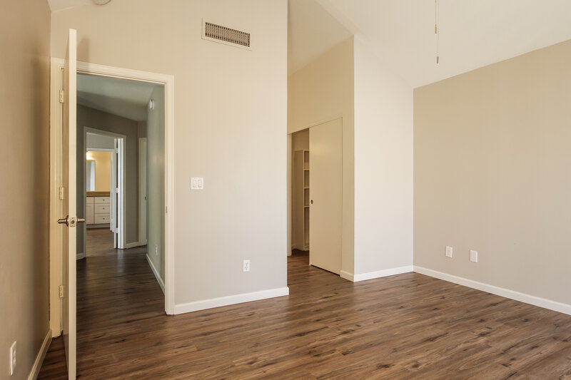 2,215/Mo, 8902 W Caribbean Ln Peoria, AZ 85381 Main Bedroom View 2