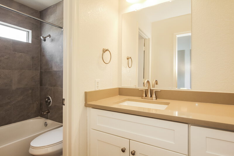 2,215/Mo, 8902 W Caribbean Ln Peoria, AZ 85381 Bathroom View