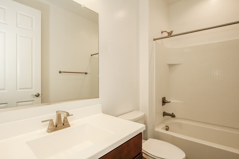 2,590/Mo, 16106 W Desert Hills Dr Surprise, AZ 85379 Bathroom View