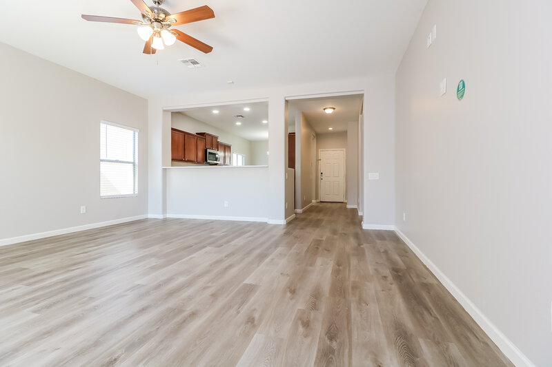 2,220/Mo, 5433 W Maldonado Rd Laveen, AZ 85339 Living Room View 2
