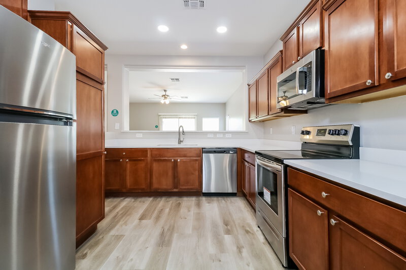 2,220/Mo, 5433 W Maldonado Rd Laveen, AZ 85339 Kitchen View 2