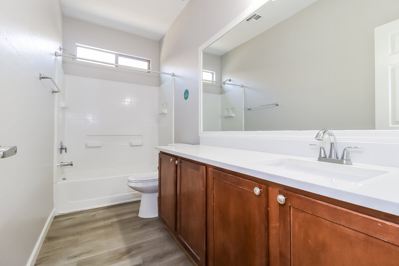 2,220/Mo, 5433 W Maldonado Rd Laveen, AZ 85339 Main Bathroom View 2