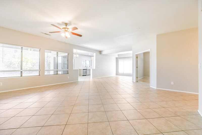 2,630/Mo, 5405 S 55th Ave Laveen, AZ 85339 Living Room View 2