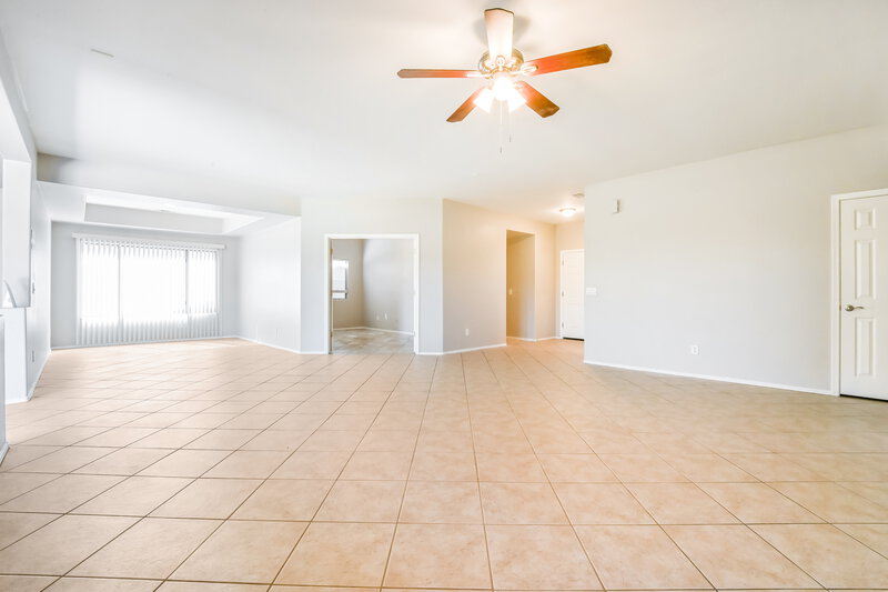 2,630/Mo, 5405 S 55th Ave Laveen, AZ 85339 Living Room View 3