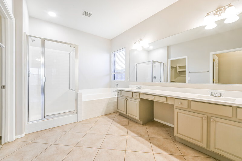 2,630/Mo, 5405 S 55th Ave Laveen, AZ 85339 Main Bathroom View
