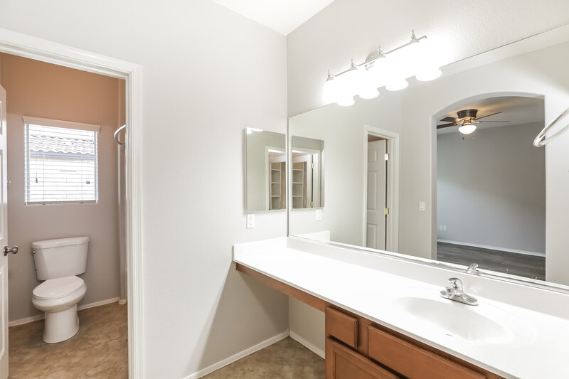 2,570/Mo, 1575 E Elgin St Gilbert, AZ 85295 Main Bathroom View