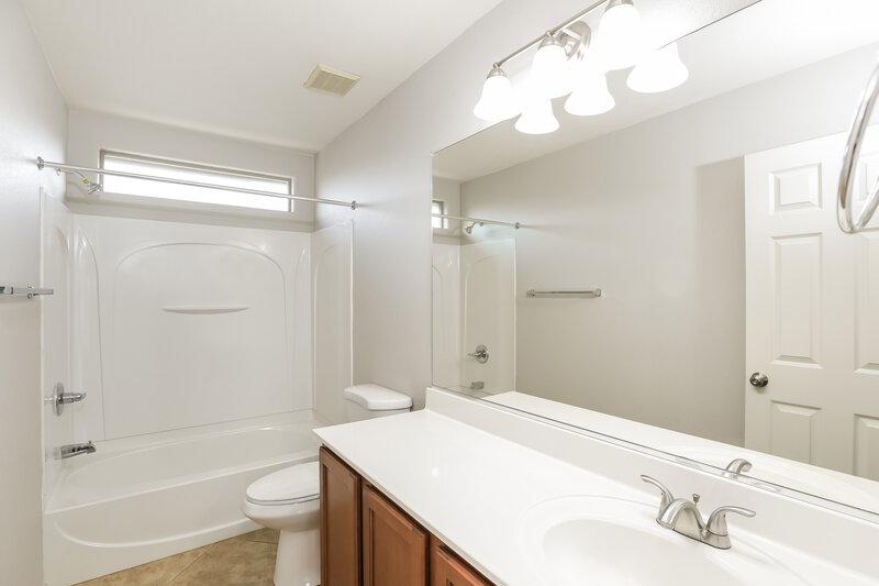 2,570/Mo, 1575 E Elgin St Gilbert, AZ 85295 Main Bathroom View 2