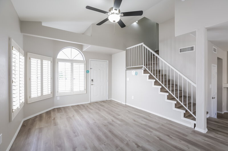 2,315/Mo, 5120 W Saragosa St Chandler, AZ 85226 Living Room View 2