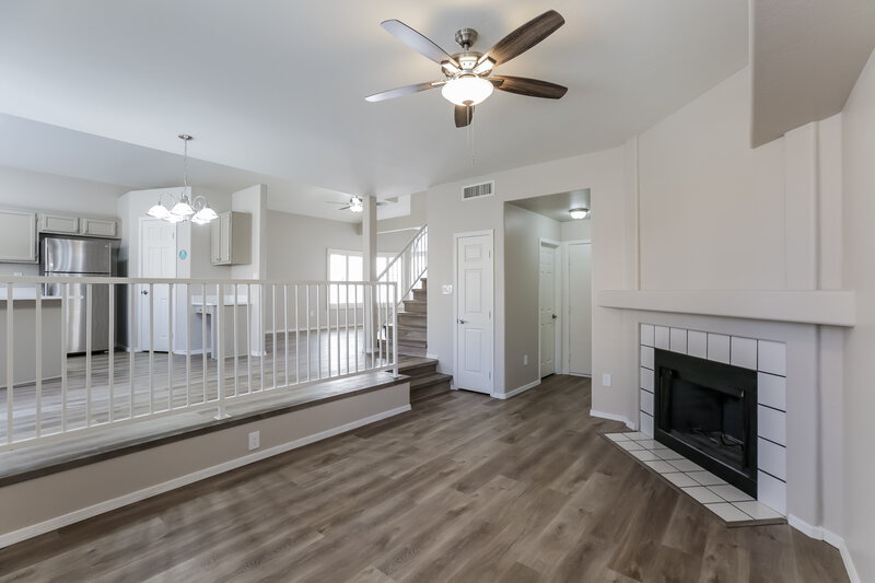 2,315/Mo, 5120 W Saragosa St Chandler, AZ 85226 Living Room View 4