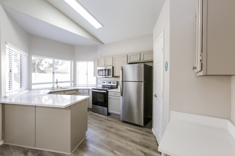 2,315/Mo, 5120 W Saragosa St Chandler, AZ 85226 Kitchen View