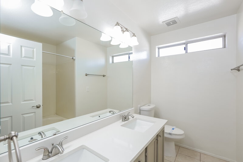 2,315/Mo, 5120 W Saragosa St Chandler, AZ 85226 Main Bathroom View