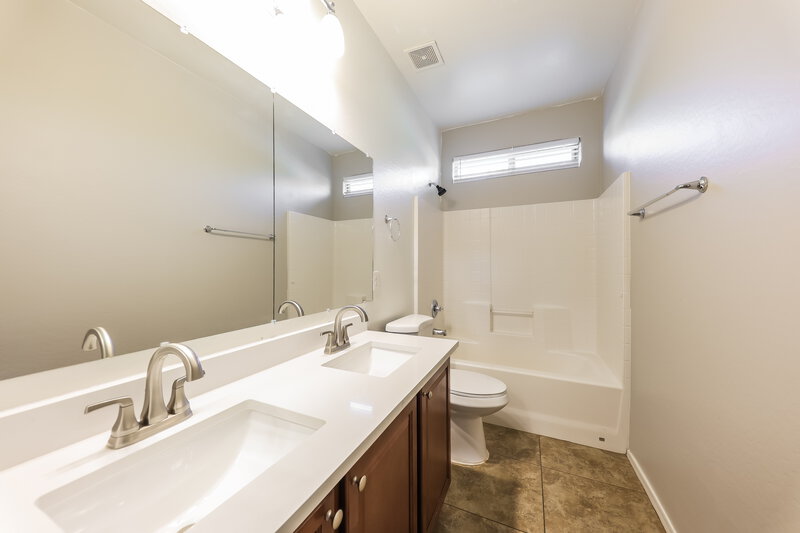 2,430/Mo, 12145 W Patrick Ln Sun City, AZ 85373 Bathroom View