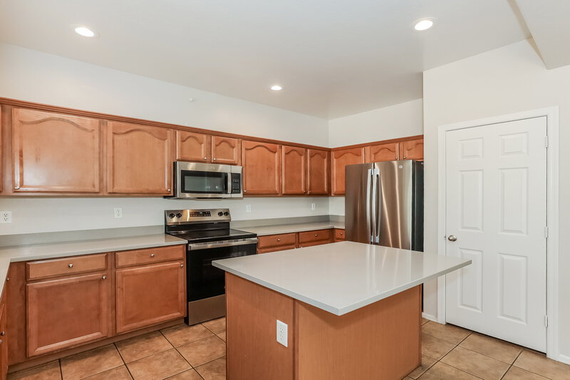 2,575/Mo, 3151 S Southwind Dr Gilbert, AZ 85295 Kitchen View 2