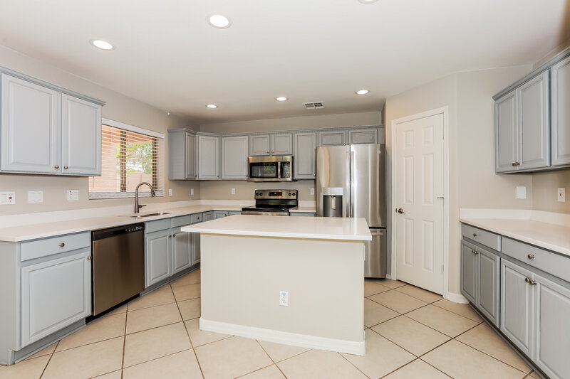 2,570/Mo, 4367 S Mariposa Dr Gilbert, AZ 85297 Kitchen View