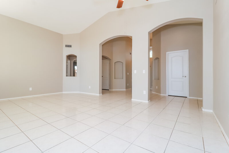 2,170/Mo, 12817 W Vernon Ave Avondale, AZ 85392 Living Room View
