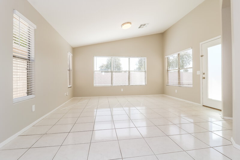 2,170/Mo, 12817 W Vernon Ave Avondale, AZ 85392 Dining Room View
