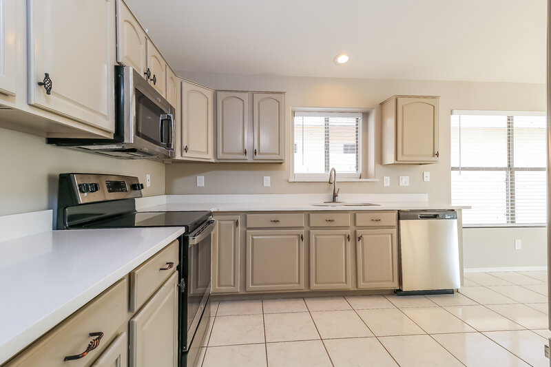 2,170/Mo, 12817 W Vernon Ave Avondale, AZ 85392 Kitchen View