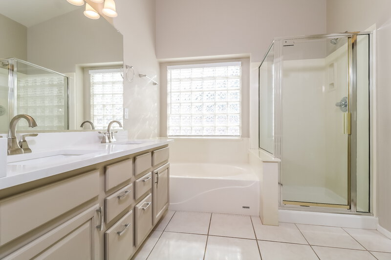 2,170/Mo, 12817 W Vernon Ave Avondale, AZ 85392 Main Bathroom View