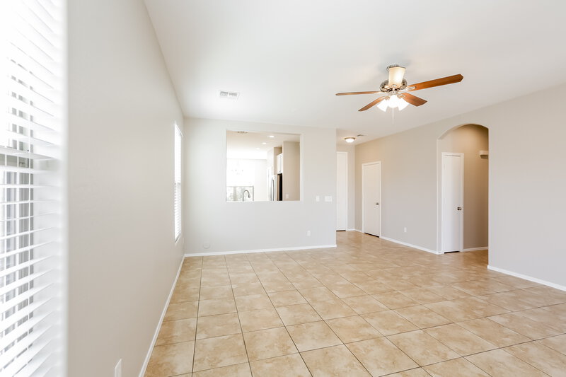 2,400/Mo, 6212 S 44th Ave Laveen, AZ 85339 Living Room View 3