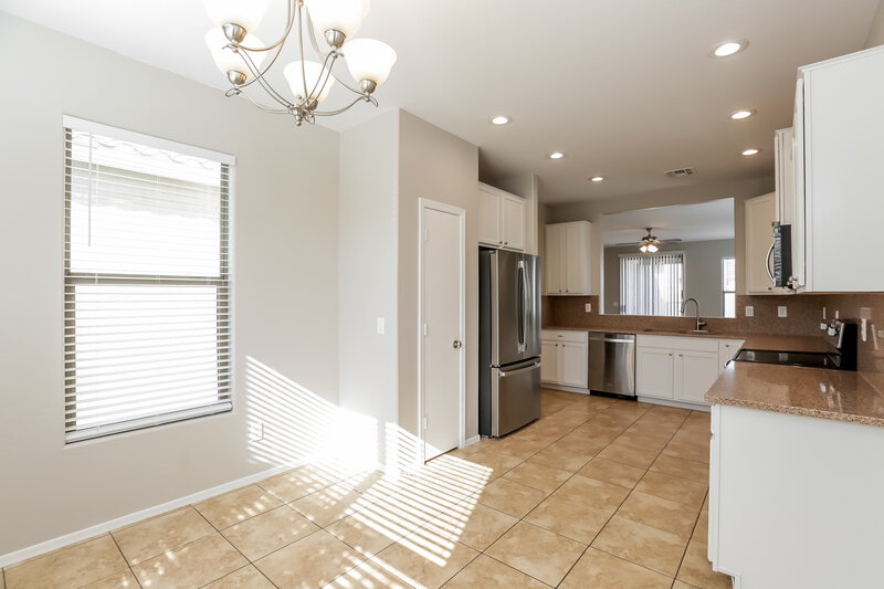 2,400/Mo, 6212 S 44th Ave Laveen, AZ 85339 Kitchen View