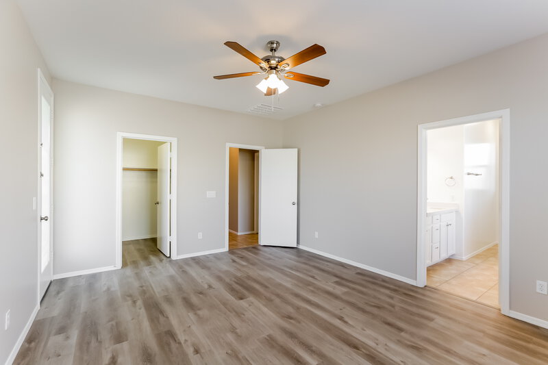 2,400/Mo, 6212 S 44th Ave Laveen, AZ 85339 Main Bedroom View 2