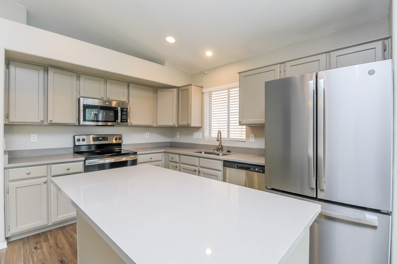 2,750/Mo, 6951 E Lomita Ave Mesa, AZ 85209 Kitchen View 2