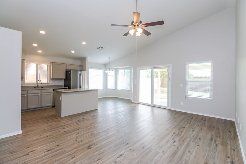 2,750/Mo, 6951 E Lomita Ave Mesa, AZ 85209 Family Room View 2