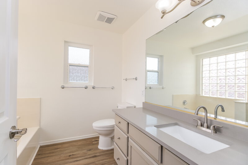 2,750/Mo, 6951 E Lomita Ave Mesa, AZ 85209 Main Bathroom View