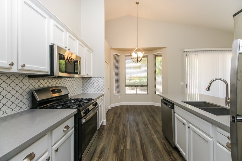 2,490/Mo, 2862 N Rowen Cir Mesa, AZ 85207 Kitchen View 2
