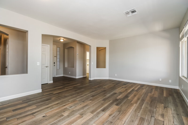 2,550/Mo, 3353 E Santa Fe Ln Gilbert, AZ 85297 Living Room View 3