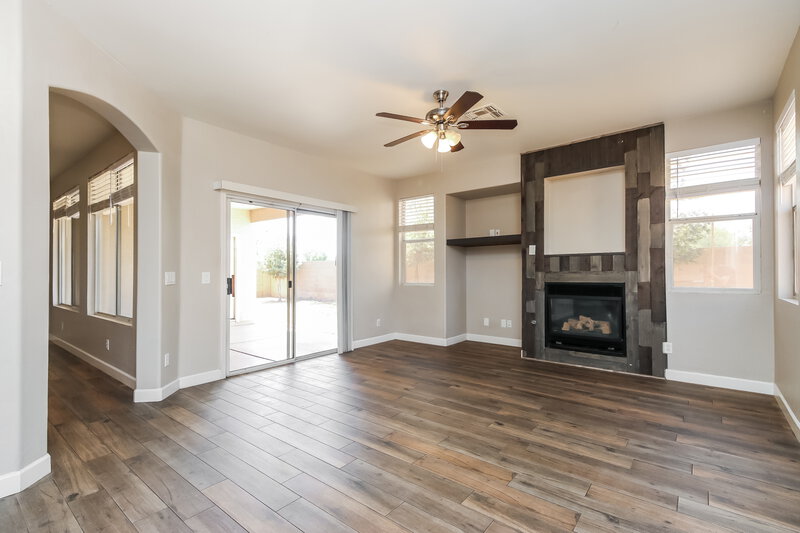 2,550/Mo, 3353 E Santa Fe Ln Gilbert, AZ 85297 Living Room View 4