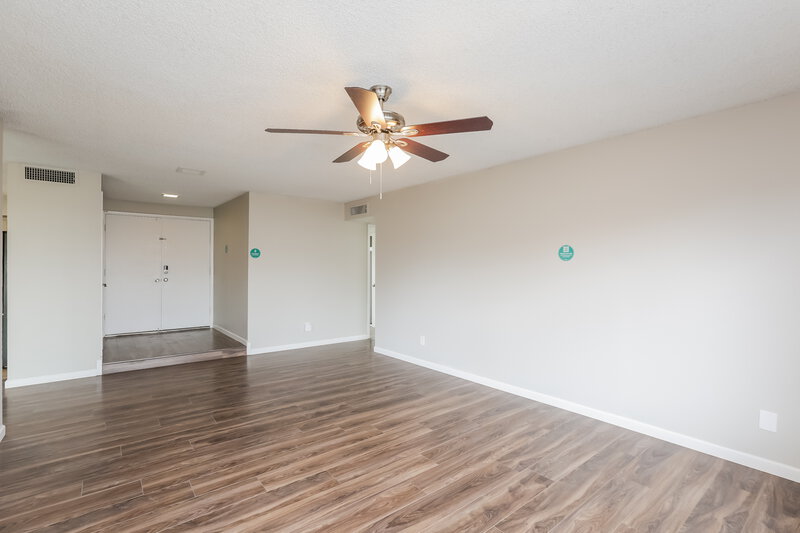 2,125/Mo, 4014 E Apollo Rd Phoenix, AZ 85042 Living Room View 2