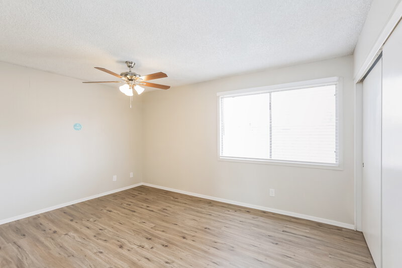 2,125/Mo, 4014 E Apollo Rd Phoenix, AZ 85042 Living Room View 4