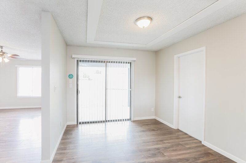 2,125/Mo, 4014 E Apollo Rd Phoenix, AZ 85042 Dining Room View