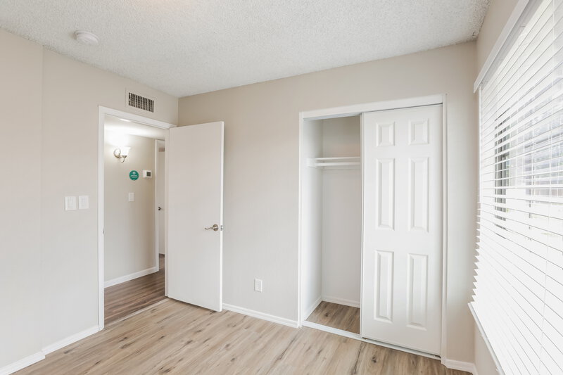 2,125/Mo, 4014 E Apollo Rd Phoenix, AZ 85042 Bedroom View 2