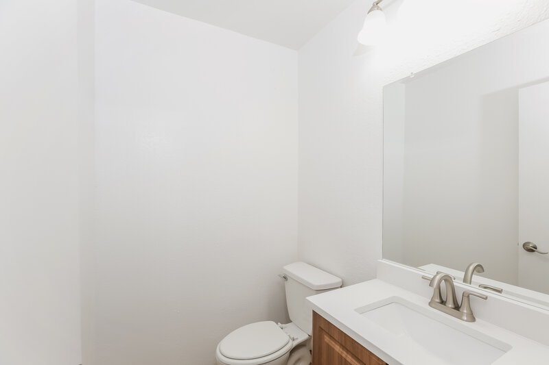 2,125/Mo, 4014 E Apollo Rd Phoenix, AZ 85042 Powder Room View