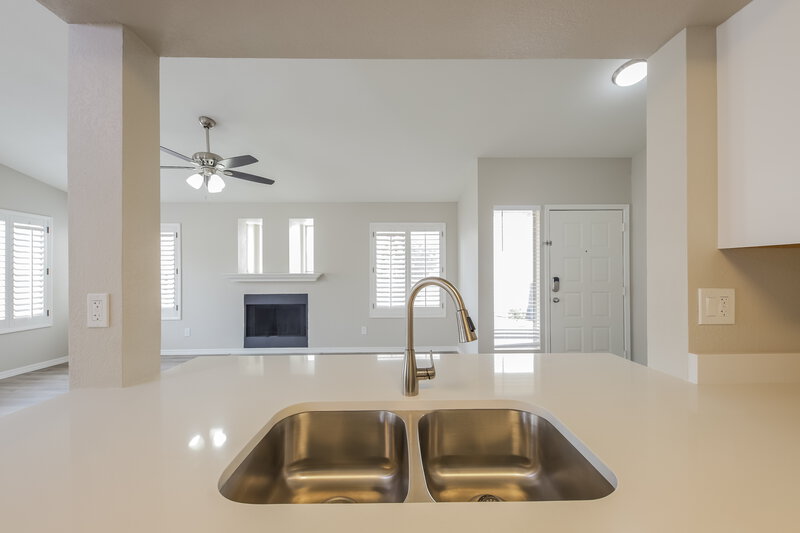 1,770/Mo, 8810 W Grovers Ave Peoria, AZ 85382 Kitchen View