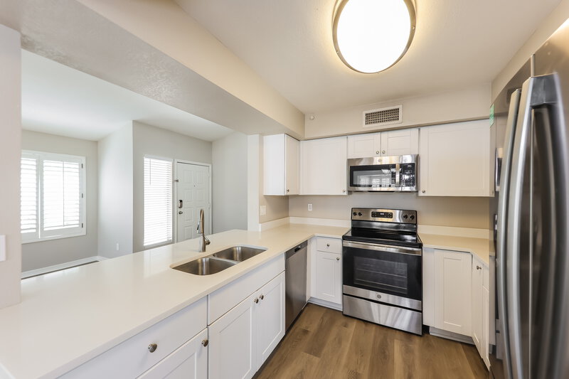 2,015/Mo, 8810 W Grovers Ave Peoria, AZ 85382 Kitchen View 2
