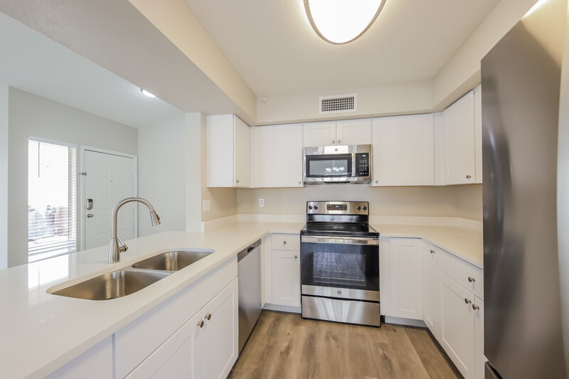 1,770/Mo, 8810 W Grovers Ave Peoria, AZ 85382 Kitchen View 3