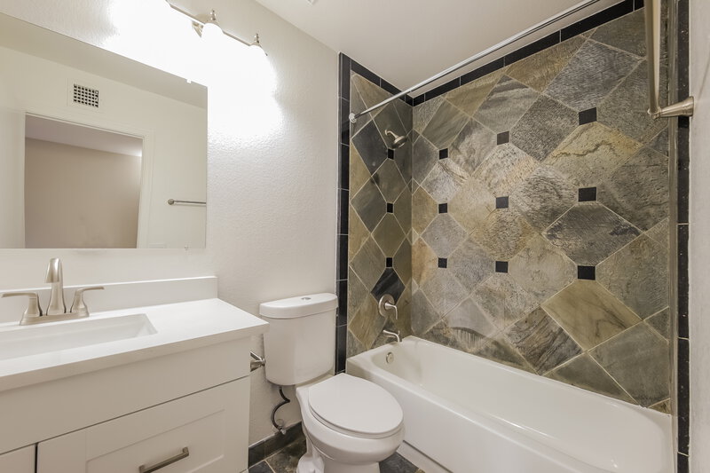 1,770/Mo, 8810 W Grovers Ave Peoria, AZ 85382 Bathroom View