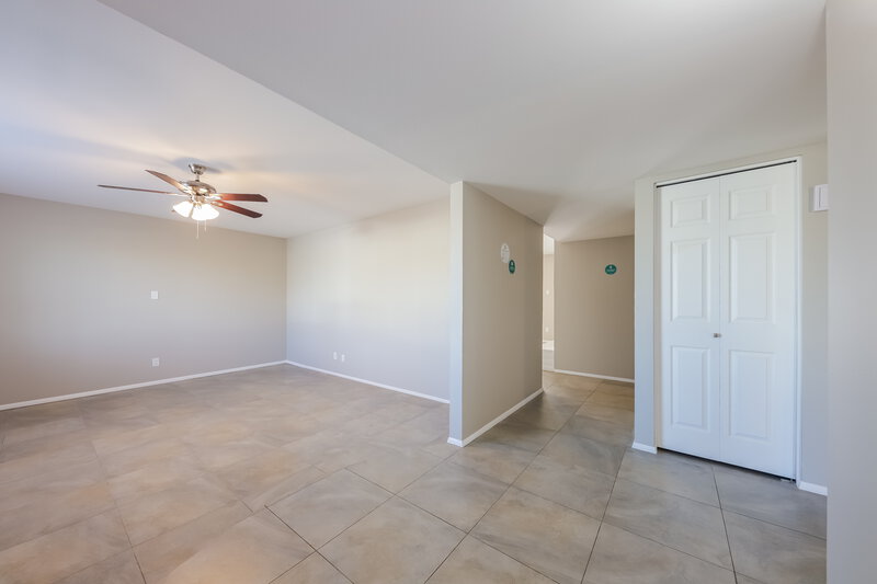 3,200/Mo, 14009 N 42nd Dr Phoenix, AZ 85053 Living Room View