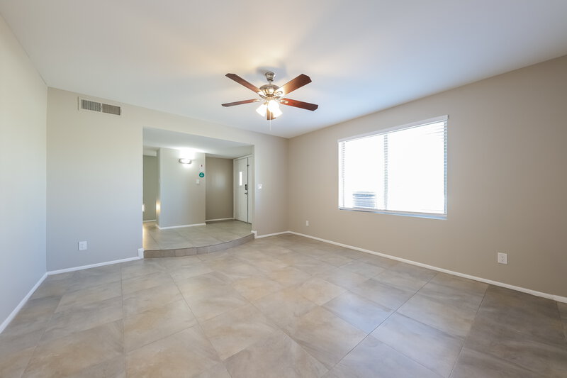 3,200/Mo, 14009 N 42nd Dr Phoenix, AZ 85053 Living Room View 3