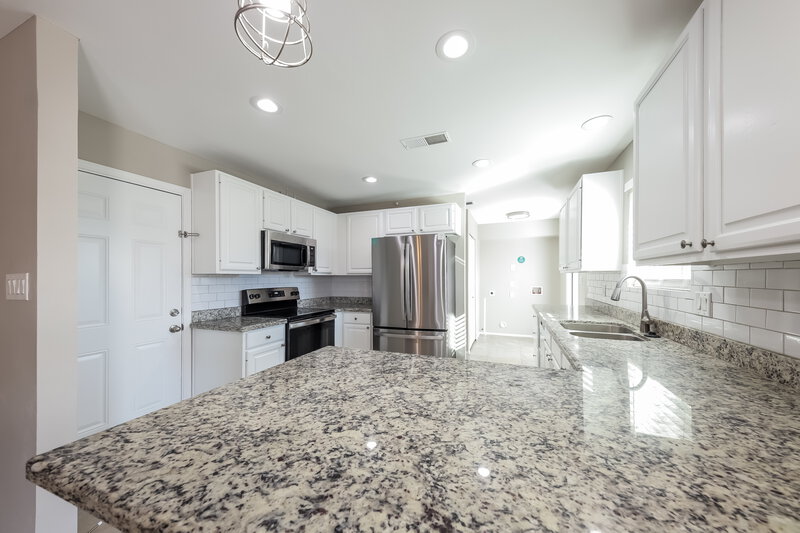 3,200/Mo, 14009 N 42nd Dr Phoenix, AZ 85053 Kitchen View