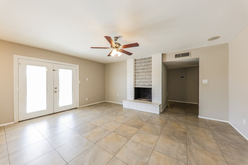 2,295/Mo, 14009 N 42nd Dr Phoenix, AZ 85053 Family Room View 2
