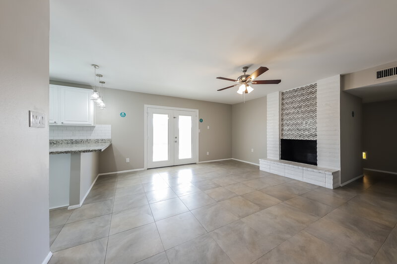 3,200/Mo, 14009 N 42nd Dr Phoenix, AZ 85053 Family Room View 2