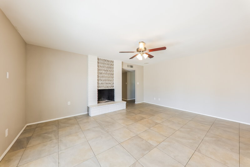 2,295/Mo, 14009 N 42nd Dr Phoenix, AZ 85053 Family Room View 3